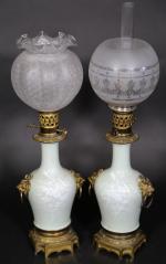 Paire de lampes à pétrole d'époque Napoléon III en porcelaine...