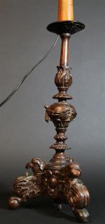 Pique-cierge d'époque XVIII's en bois sculpté de feuilles d'acanthes et...
