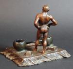 BONNARD : Encrier en bronze à décor d'un d'haltérophile, les...