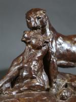 FIOT Maximilien (1886-1953) : Couple de panthères. Groupe en bronze...