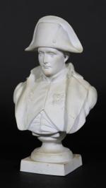SEVRES : Buste de Napoléon 1er sur piédouche en biscuit...