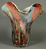Grand vase corolle en verre multicouches à inclusions polychromes et...