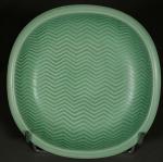 Nils THORSSON (1898-1975). Coupe en céramique émaillée verte à motifs...