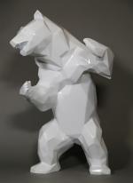 Richard ORLINSKI (1966). Ours blanc debout. Sculpture en polyrésine, signature...