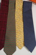 HERMES Paris. Lot de 6 cravates en soie à motifs,...