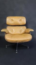 Charles & Ray EAMES (1907-1978) pour Mobilier International. Fauteuil et...
