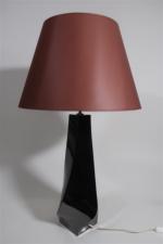 CUIR CENTER. Lampe  moderniste modèle "Quatre Vents" en céramique...