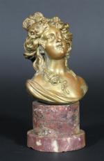 D'après CLODION, XIX's : Buste de Flore. Bronze patiné signé,...