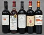 Bordeaux et Italie rouge. Lot dépareillée de cinq bouteilles. Une...