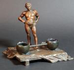 BONNARD : Encrier en bronze à décor d'un d'haltérophile, les...