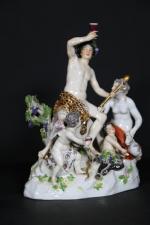 SAXE : Groupe en porcelaine polychrome à décor de Bacchus...