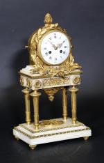 Pendule portique de style Louis XVI en bronze doré et...