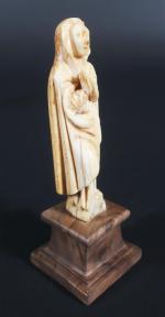Petite Vierge du calvaire en ivoire sculpté, ép. XVI-XVII's. Haut....