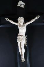 Christ en ivoire sculpté, ép. fin XIX-début XX's. Haut. tête-pieds...