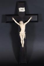 Christ en ivoire sculpté, ép. XIX's. Haut : tête-pieds :...