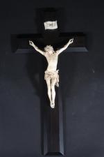 Christ en ivoire sculpté, ép. XIX's. Haut : tête-pieds :...