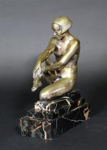 LAUREL Pierre (XX's) : Jeune femme attachant sa sandale. Bronze...