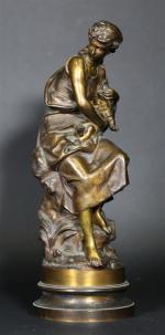 MOREAU Mathurin (1822-1912) : Jeune mère protégeant son enfant. Bronze...