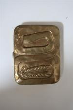 Line VAUTRIN (1913-1997). Poudrier en bronze doré de forme rectangulaire...