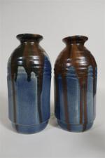 Léon POINTU (XX's). Paire de vases cylindriques en grès bleu...