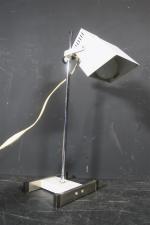 Lampe de bureau en métal blanc. Edition Davids Lamp. Danemark,...