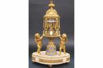 *Pendule à cadran tournant de style Louis XVI en bronze...