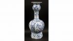 DELFT : Vase à double bulbe en faïence à décor...