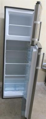 VALBERG - Un réfrigérateur congélateur. 163 x 53 x 54...