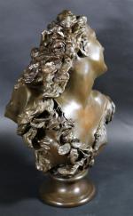 CARPEAUX Jean-Baptiste (1827-1875) : Buste de Bacchante aux roses. Bronze...