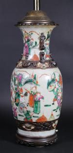 CHINE - NANKIN : Vase en céramique à décor émaillé...