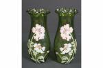 PANTIN ou CLICHY : Paire de vases en verre teinté...