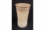 EGYPTE : Important vase  tubulaire en albâtre rubané