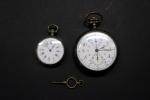 AURAL et J. AURICOSTE - MONTRE chronomètre en acier, cadran...