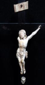 CHRIST en ivoire sculpté, époque XIXème siècle. Hauteur tête -...