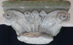 CHAPITEAU en pierre sculptée de motifs feuillagés, époque XII-XIIIème siècle....