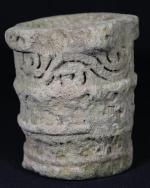 Ancien CHAPITEAU d'époque Romane, creusé pour faire bassin, en pierre...