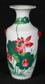 CHINE, vers 1900 - Petit VASE en porcelaine à décor...