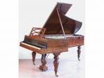 Piano demi-queue Pleyel en placage d'acajou, pieds balustres, n°47797, vers...