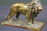 BARYE Antoine-Louis (1796-1875) : Lion debout. Bronze patiné
