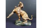 CARTIER Thomas (1879-1943) : Lionne blessée. Bronze à deux patines