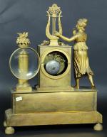 Pendule d'époque Restauration en bronze doré, le cadran inscrit dans...