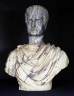 Buste de jeune Empereur romain en marbre, le drapé d'époque...