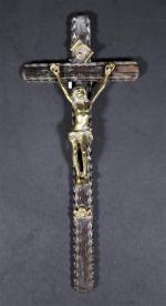 Deux Christ en bronze sur Croix en bois, l'un avec...