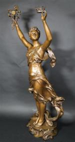 MADRASSI Luca (1848-1919) : Reine des Abeilles. Bronze patiné signé....