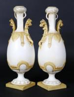ROYAL DUX BOHEMIA : Paire de vases en porcelaine partiellement...