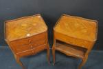 Deux tablettes de salon de style Louis XV en bois...