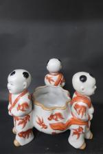 CHINE, travail moderne - CACHE-POT en céramique craquelée à décor...