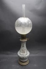 LAMPE à pétrole, époque XIXème siècle, le piètement balustre en...