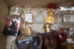 Collection de FLACONS de parfum comprenant : Guerlain, Yves Saint...