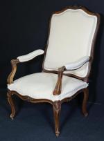 Large fauteuil à la Reine d'époque Louis XV en bois...
